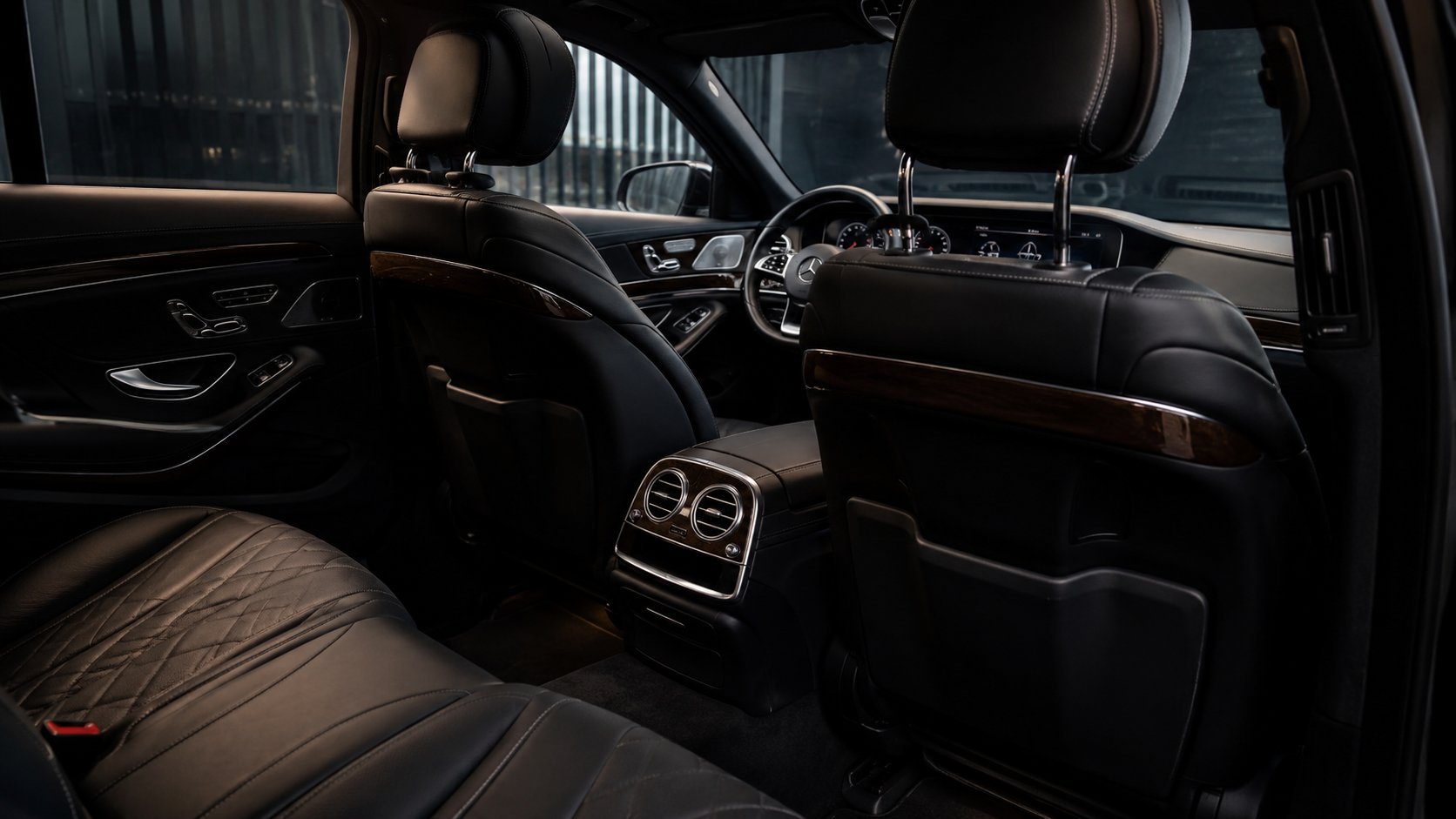 Премиальный салон Mercedes S-Class после химчистки